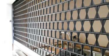 CL70 bar roller grille The curtain of a Cl70 PVC bar roller grille