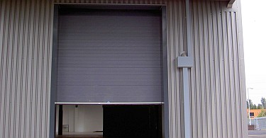 Cobra 610 Insulated Sectional Overhead Door